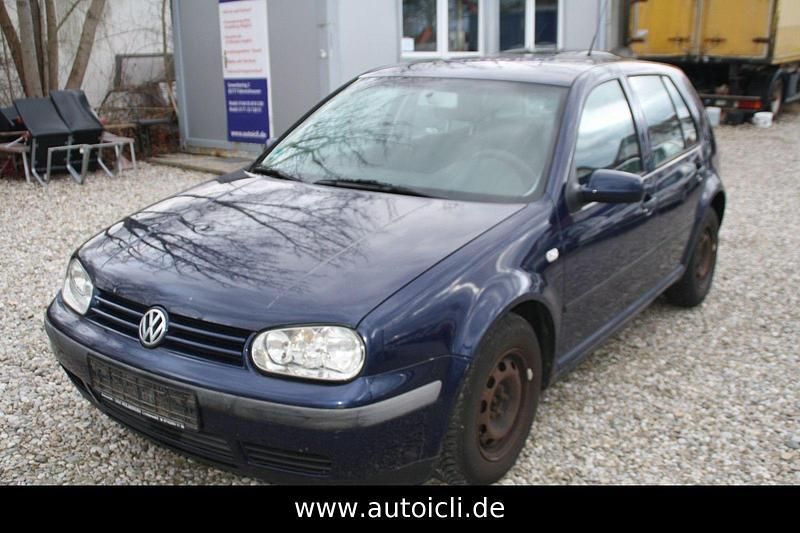 Blau Gebraucht 2002 VW Golf IV Limousine | 290 € - Bild 1/4