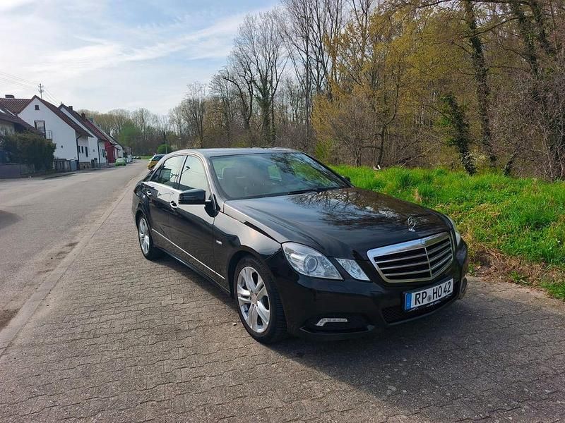 Gebraucht Mercedes E350 Avantgarde 292 PS (214 kW) 2010 Schwarz Limousine