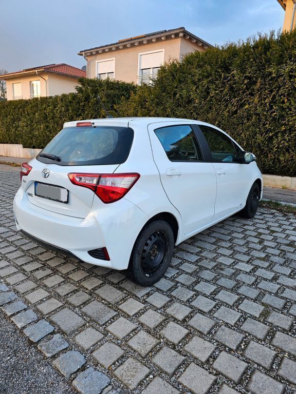 Weiß Gebraucht 2018 Toyota Yaris Limousine | 9.500 € (Fairer Preis) - Bild 1/1