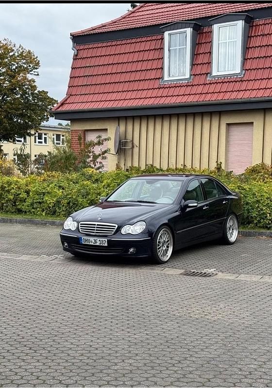 Blau Gebraucht 2005 Mercedes C230 Limousine | 4.999 € (Etwas zu teuer) - Bild 1/4