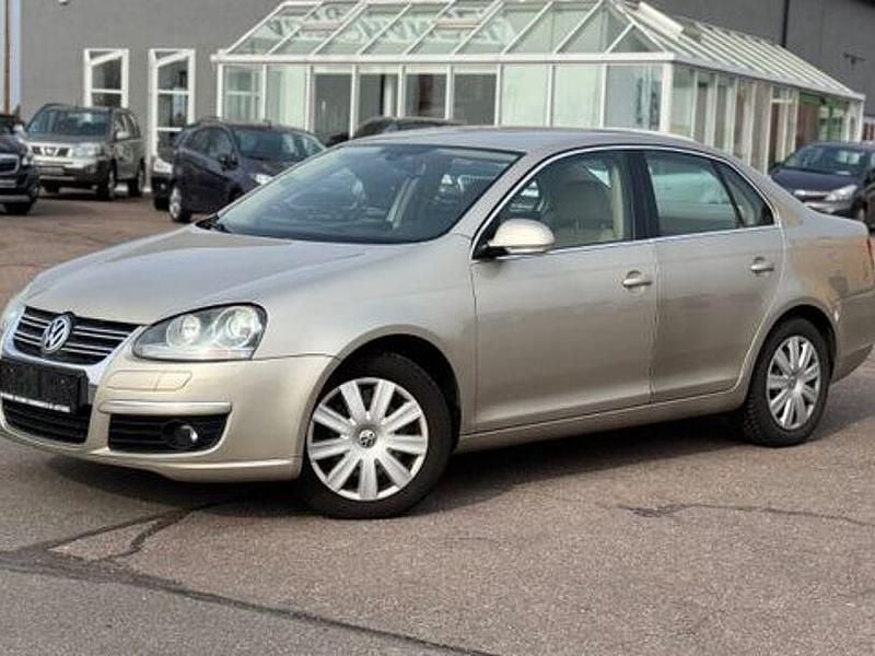 Gebraucht VW Jetta Comfortline 170 PS (125 kW) 2006 Wheat beige metallic Limousine