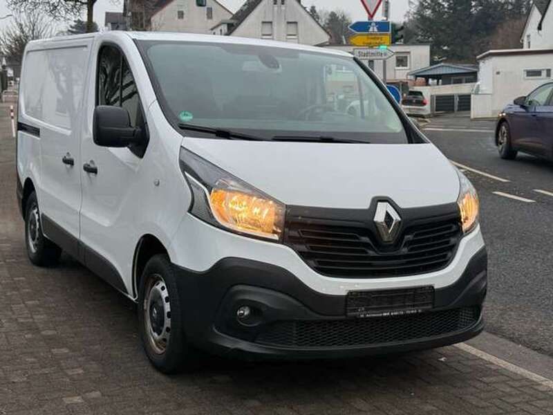 Gletscherweiss Gebraucht 2017 Renault Trafic Komfort Van | 11.900 € (Guter Preis) - Bild 1/4