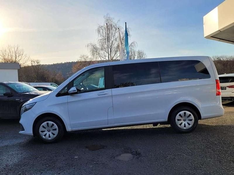 Gebraucht Mercedes V220 163 PS (119 kW) 2022 Weiß Van / Kleinbus