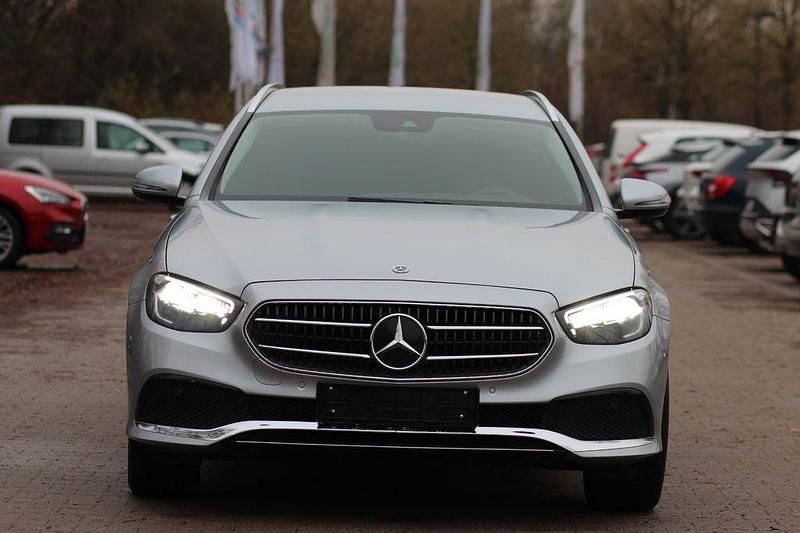 Gebraucht Mercedes E220 194 PS (142 kW) 2021 Silber Limousine