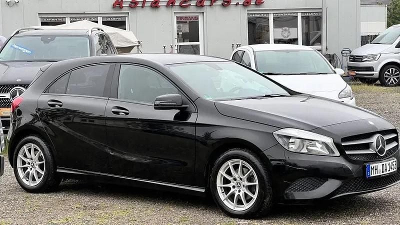 Gebraucht Mercedes A180 122 PS (89 kW) 2014 Schwarz nachtschwarz unilack Limousine