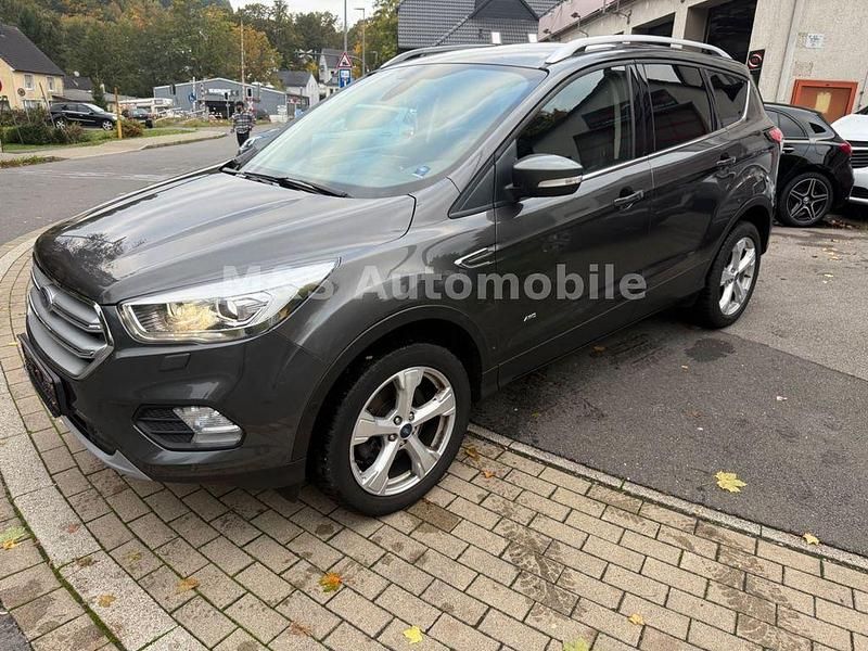 Grau Gebraucht 2018 Ford Kuga Titanium SUV | 14.399 € (Guter Preis) - Bild 1/4