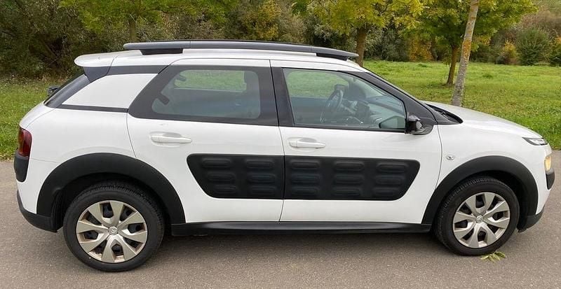 Weiß Gebraucht 2017 Citroën C4 Cactus Feel Kleinwagen | 6.200 € (Guter Preis) - Bild 1/4