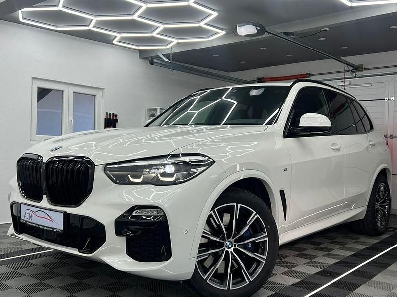 Alpinweiss iii Gebraucht 2021 BMW X5 M Sport SUV | 47.450 € (Superpreis) - Bild 1/4
