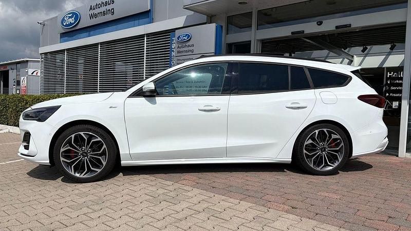 Gebraucht Ford Focus ST-Line X 155 PS (114 kW) 2022 Frost weiß Kombi