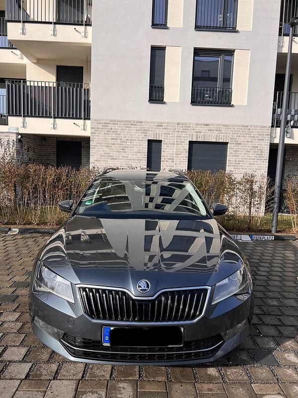 Gebraucht Skoda Superb 150 PS (110 kW) 2015 Grau Kombi