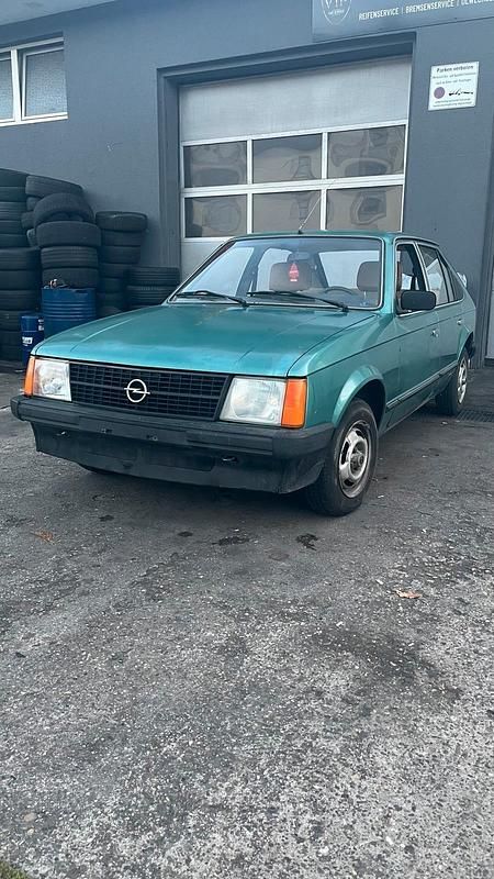 Grün Gebraucht 1980 Opel Kadett S Limousine | 1.450 € - Bild 1/4