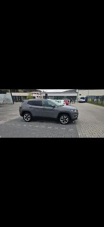 Gebraucht Jeep Compass Limited 140 PS (102 kW) 2020 Grau SUV
