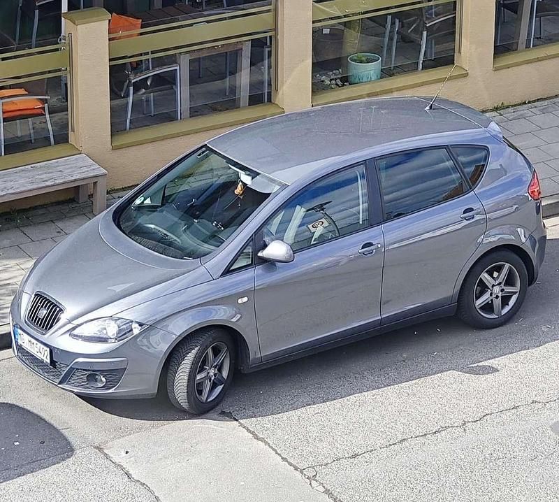 Gebraucht Seat Altea 4You 105 PS (77 kW) 2014 Grau Limousine