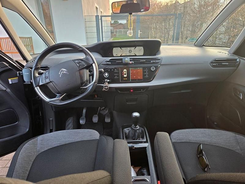 Second-hand Citroën C4 Live 110 CP (80 kW) 2017 Negru Monovolum