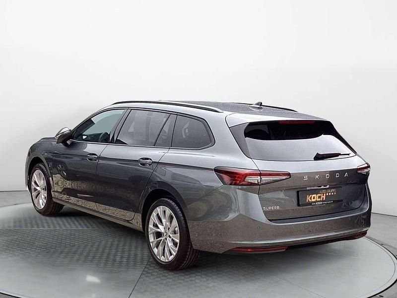 Gebraucht Skoda Superb Selection 150 PS (110 kW) 2025 Graphite grau metallic Kombi