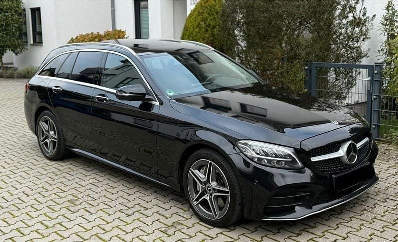 Schwarz Gebraucht 2019 Mercedes C300 AMG line Kombi | 25.500 € (Superpreis) - Bild 1/4