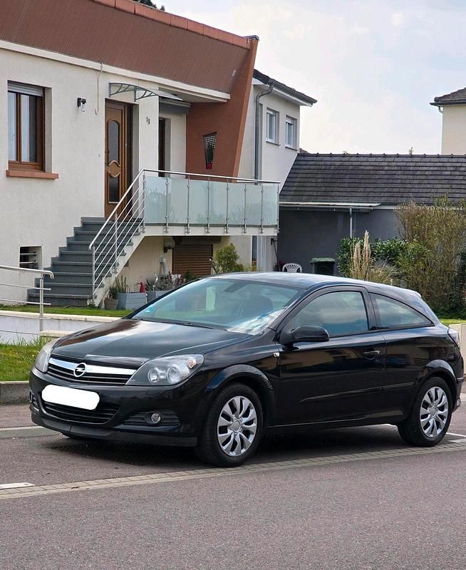 Gebraucht Opel Astra 108 PS (79 kW) 2007 Schwarz Coupé