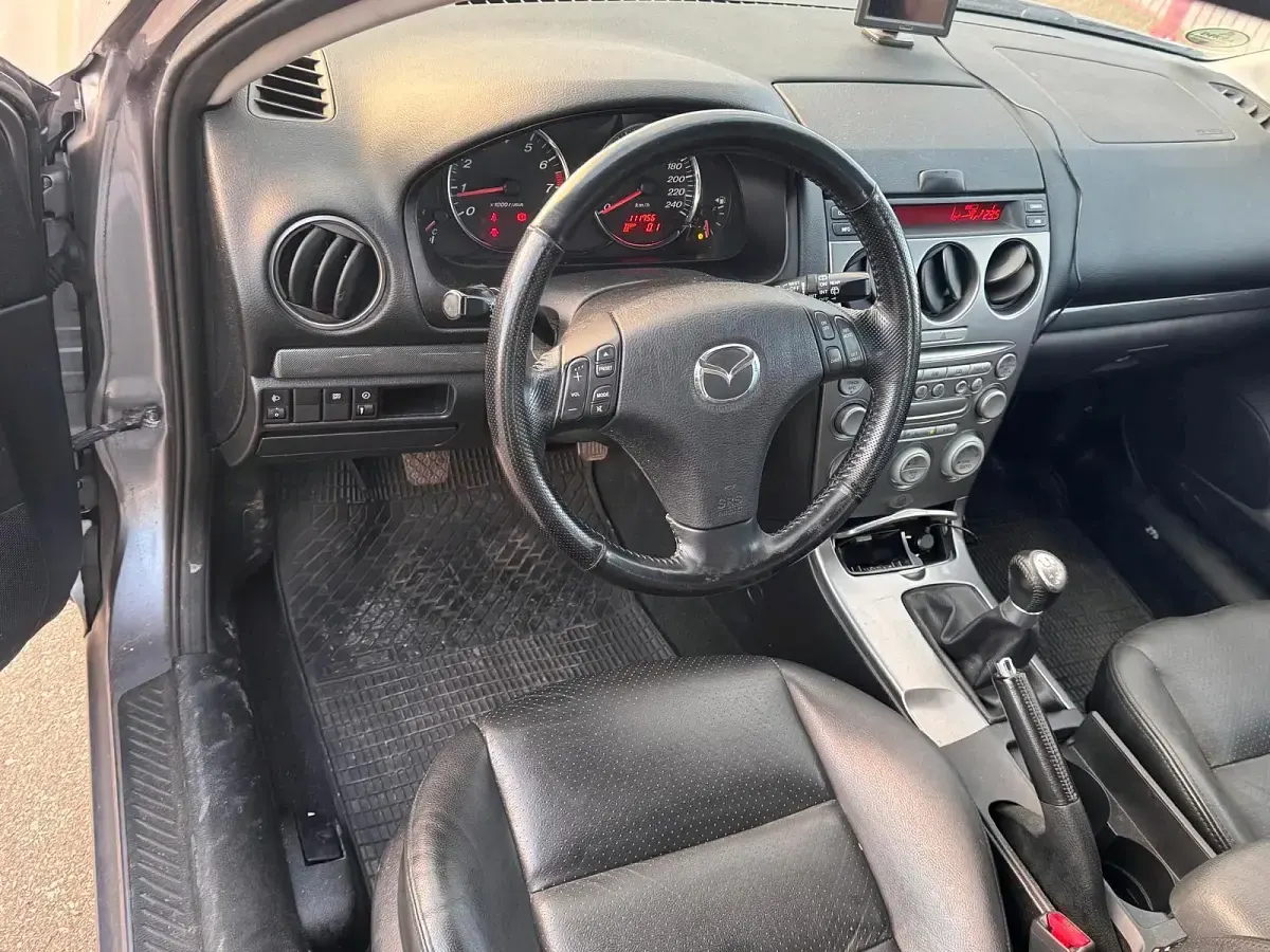 Używany Mazda 6 140 KM (102 kW) 2004 Srebrny Sedan/Limuzyna