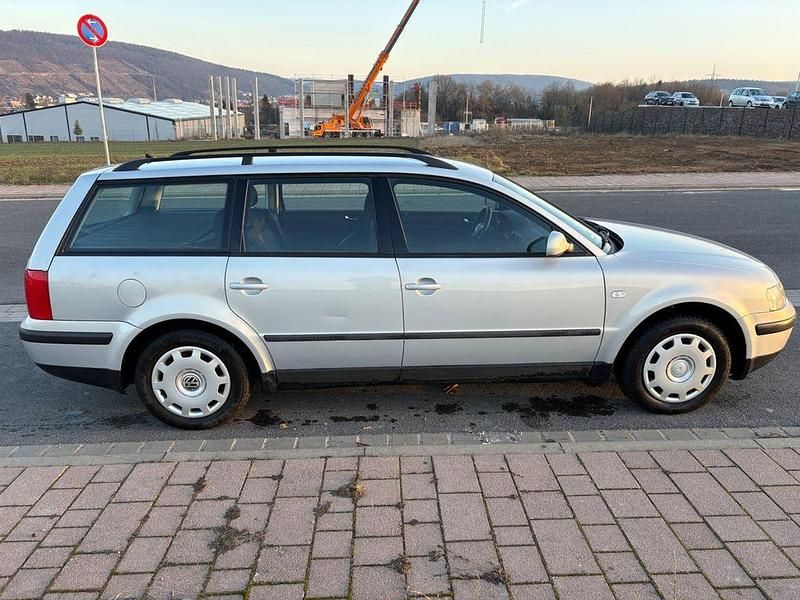 Gebraucht VW Passat 125 PS (91 kW) 1999 Silber Kombi