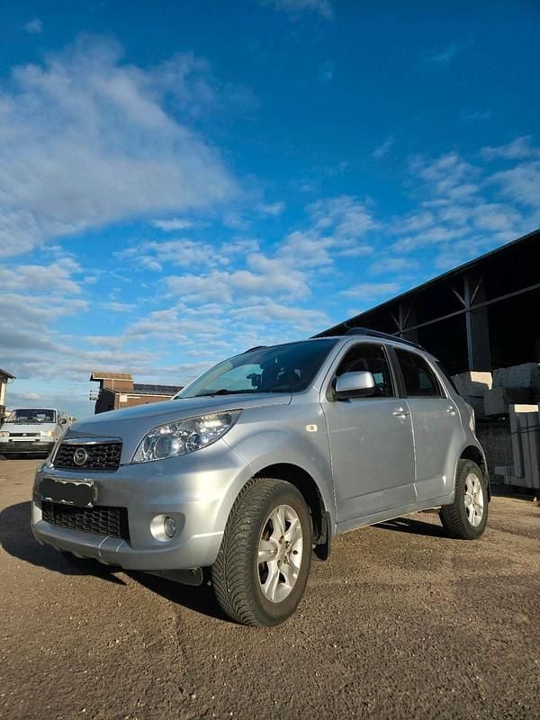 Silber Gebraucht 2025 Daihatsu Terios SUV | 6.500 € - Bild 1/4