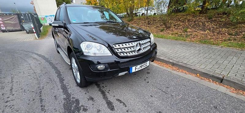 Gebraucht Mercedes ML320 224 PS (164 kW) 2008 Schwarz SUV