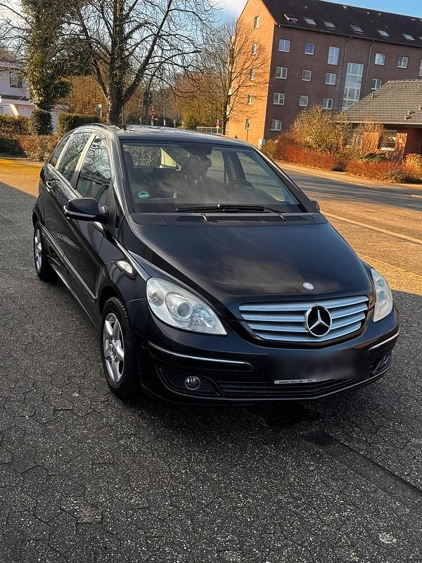 Gebraucht Mercedes B180 116 PS (85 kW) 2010 Schwarz Van / Kleinbus