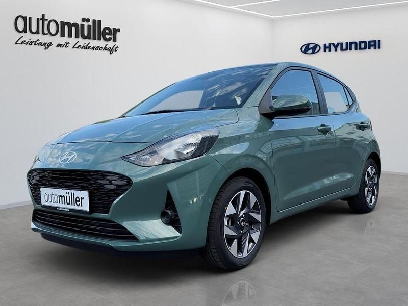 Grün Neu 2025 Hyundai i10 Trend Kleinwagen | 18.944 € (Fairer Preis) - Bild 1/2