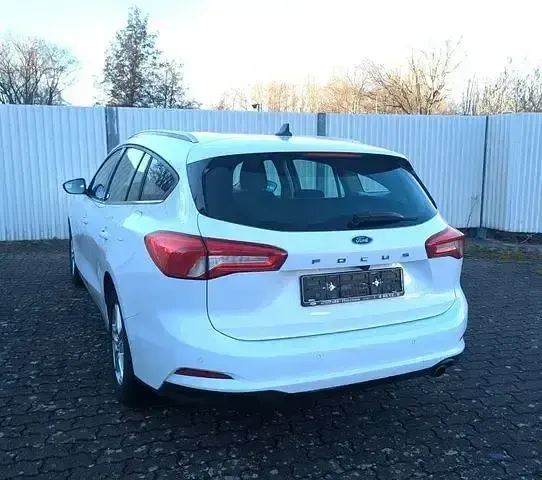 Gebraucht Ford Focus 125 PS (91 kW) 2020 Frostweiß Kombi