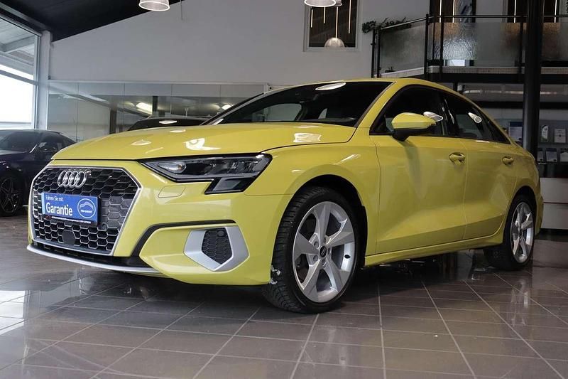 Używany Audi A3 Advanced 110 KM (80 kW) 2021 Żółty Sedan/Limuzyna