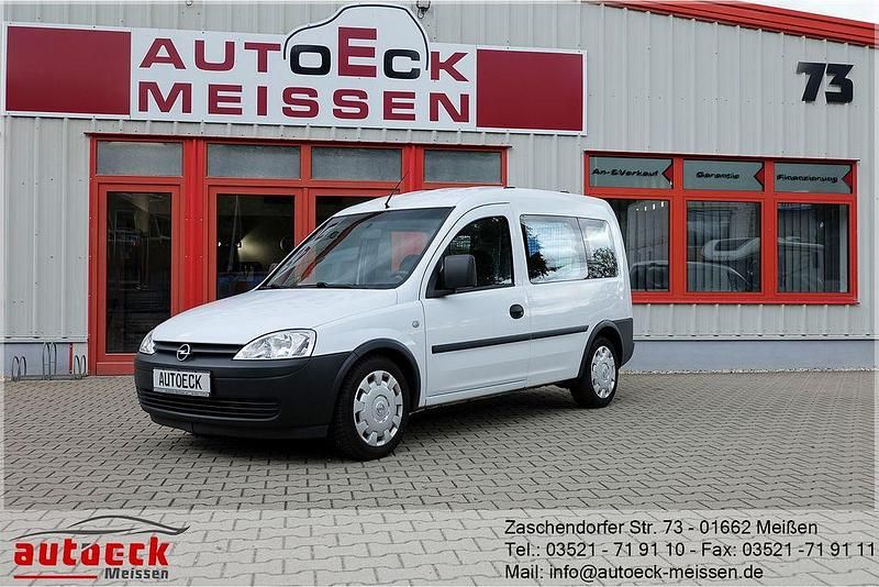 Weiß Gebraucht 2009 Opel Combo Van / Kleinbus | 5.950 € (Teuer) - Bild 1/4