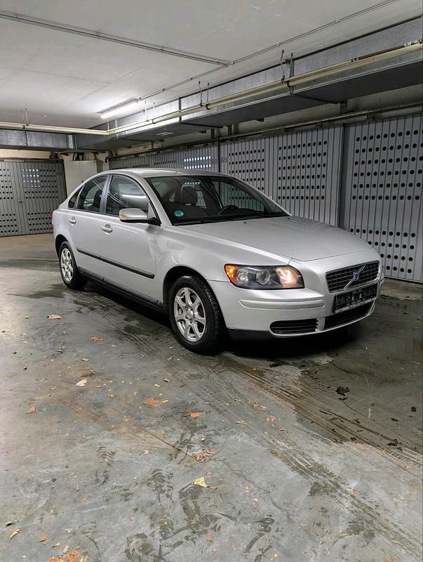 Silber Gebraucht 2005 Volvo S40 Limousine | 4.500 € (Etwas zu teuer) - Bild 1/4