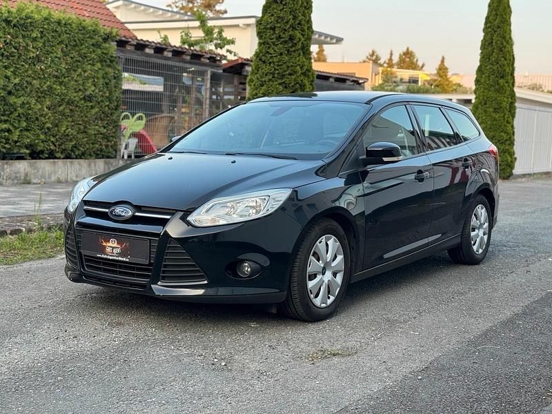 Schwarz Gebraucht 2011 Ford Focus Trend Kombi | 2.290 € (Superpreis) - Bild 1/4
