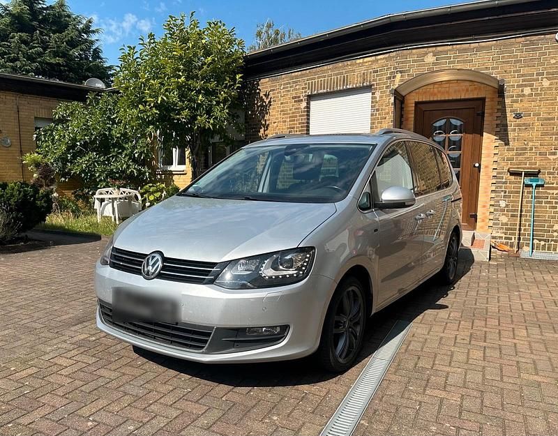 Silber Gebraucht 2018 VW Sharan Van / Kleinbus | 15.500 € (Superpreis) - Bild 1/4