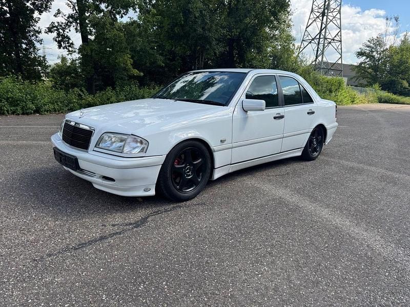 Weiß Gebraucht 1999 Mercedes C180 Limousine | 4.190 € (Fairer Preis) - Bild 1/4