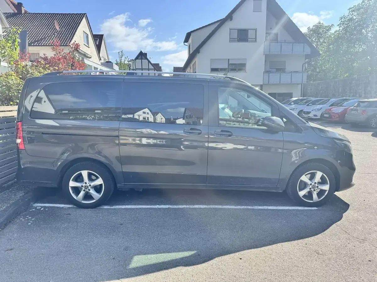 Gebraucht Mercedes V220 163 PS (119 kW) 2024 Van / Kleinbus