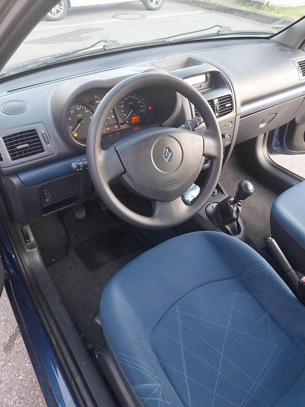 Gebraucht Renault Clio II 65 PS (47 kW) 2001 Blau Kleinwagen