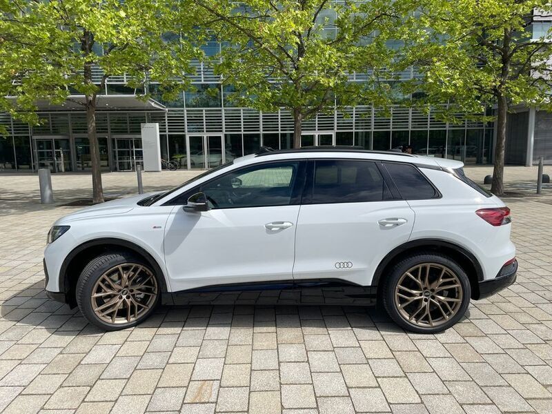 Weiß Gebraucht 2024 Audi Q4 e-tron S-Line SUV | 45.699 € - Bild 1/4