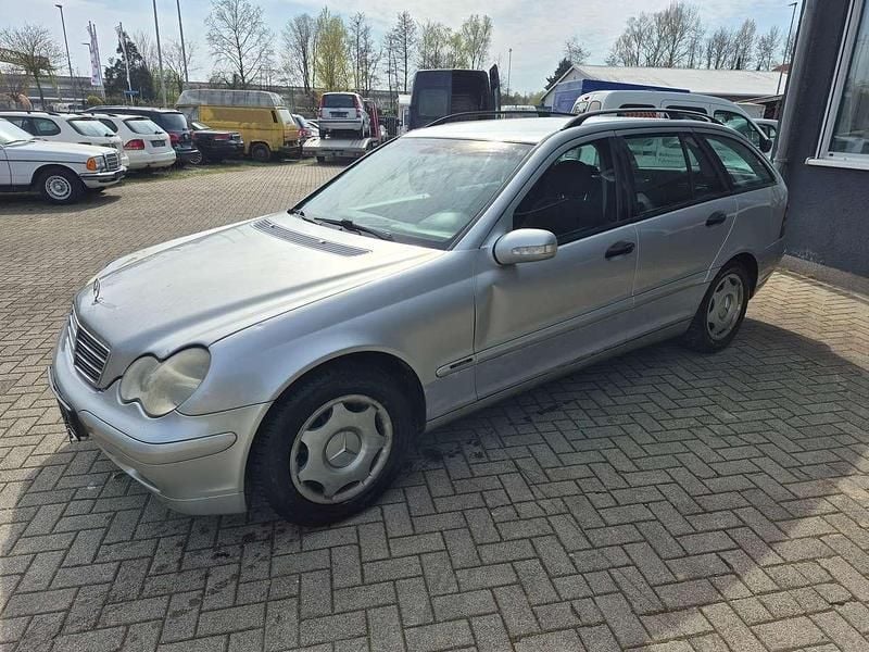 Second-hand Mercedes C200 Classic 116 CP (85 kW) 2002 Argintiu Break