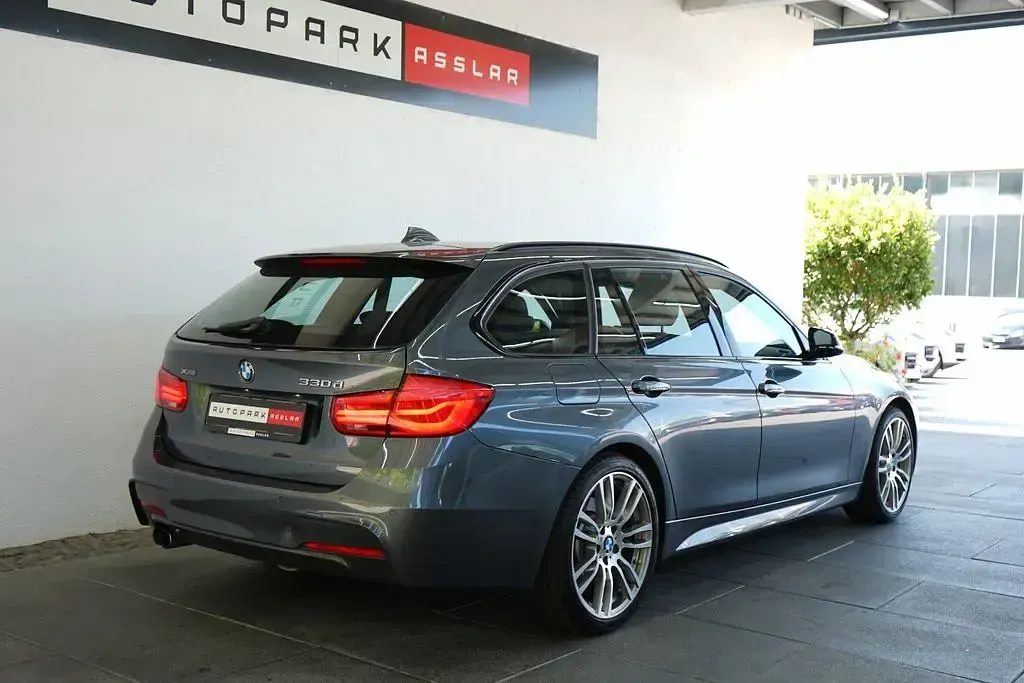 Gebraucht BMW 330 M Sport 258 PS (189 kW) 2017 Schwarz Kombi