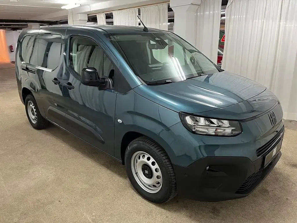 Neu Fiat Doblò 131 PS (96 kW) 2026 Blau Van / Kleinbus