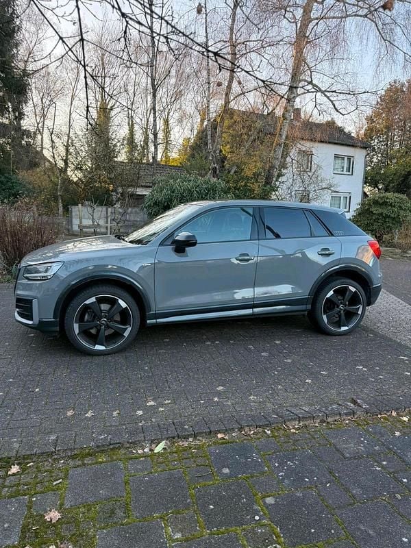 Gebraucht Audi Q2 Edition .1 150 PS (110 kW) 2018 Grau SUV