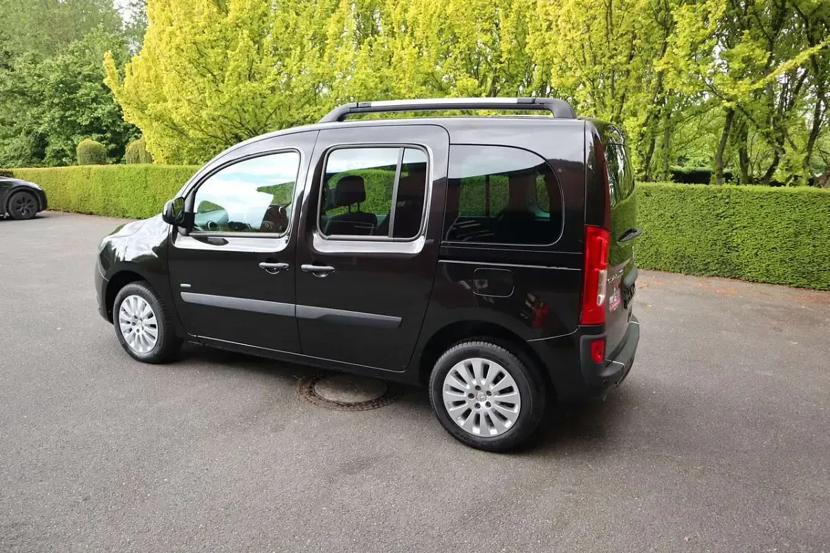 Gebraucht Mercedes Citan 111 Edition 110 PS (80 kW) 2017 Dravitschwarz metallic Van / Kleinbus