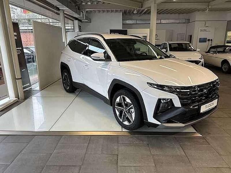 Farbe serenity white Gebraucht 2024 Hyundai Tucson Comfort SUV | 31.990 € (Guter Preis) - Bild 1/4