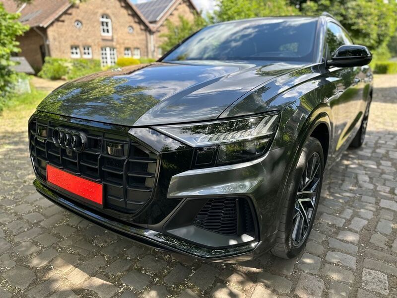 Grau Gebraucht 2019 Audi Q8 S-Line SUV | 59.990 € (Teuer) - Bild 1/4