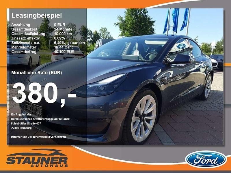 Neu Tesla Model 3 366 kW (498 PS) 2025 Midnight silver metallic Limousine