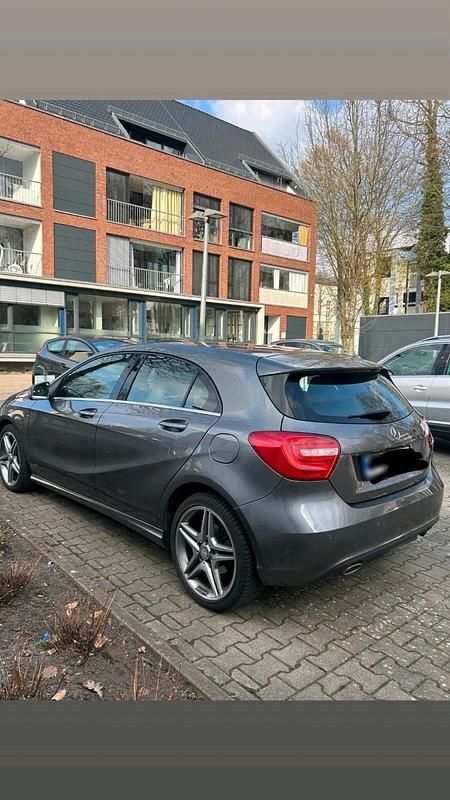 Gebraucht Mercedes A180 122 PS (89 kW) 2013 Grau Kleinwagen