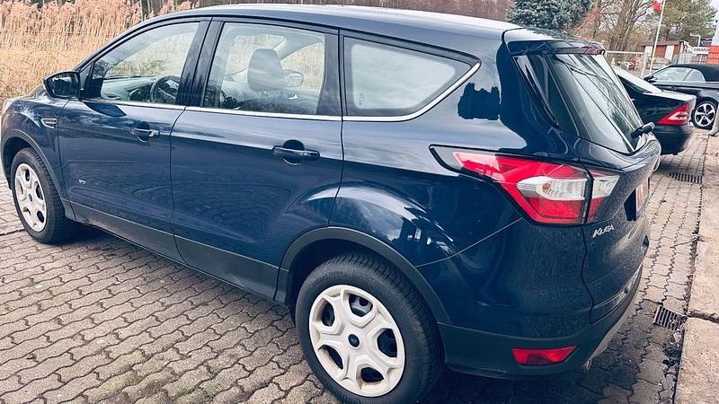 Gebraucht Ford Kuga 150 PS (110 kW) 2018 Blau SUV