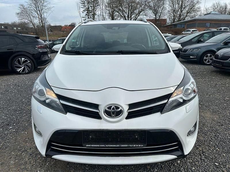 Gebraucht Toyota Verso 147 PS (108 kW) 2016 Weiß Van / Kleinbus