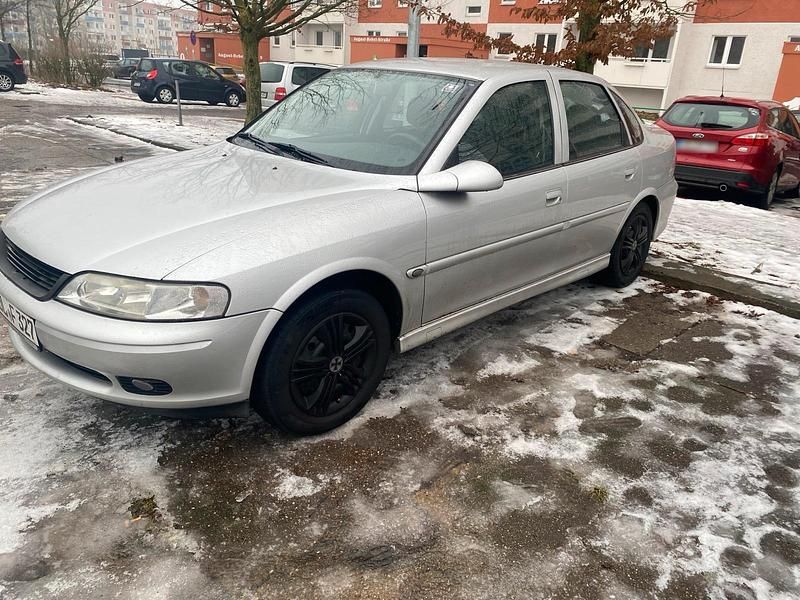 Gebraucht Opel Vectra 100 PS (73 kW) 2001 Silber Limousine