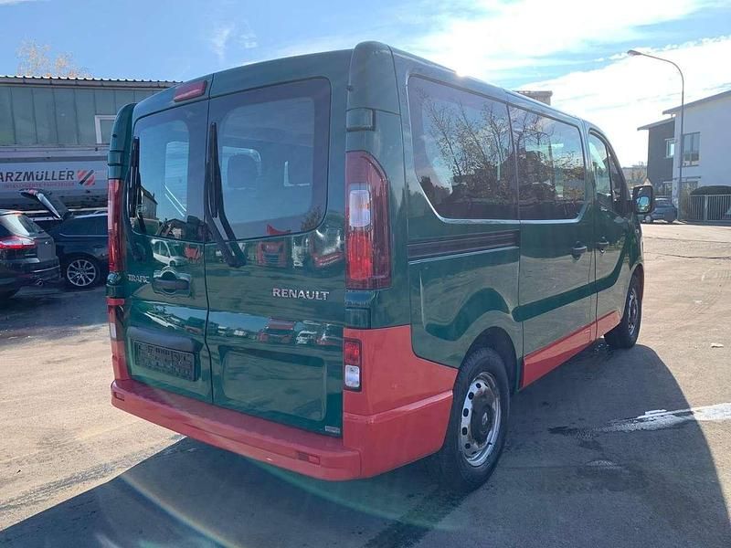 Gebraucht Renault Trafic 95 PS (69 kW) 2018 Grün Van / Kleinbus